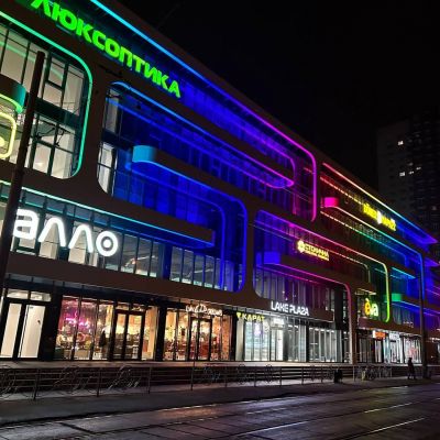 LAKE PLAZA Shopping center